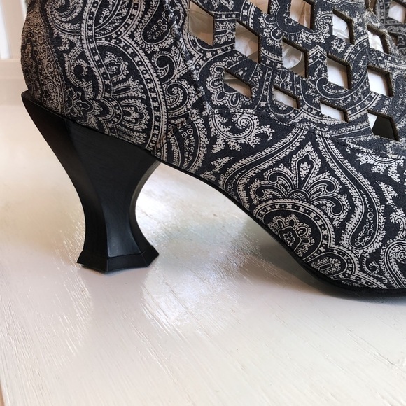 JOHN Fluevog Baroque Murillo Diamond Perforated Boot size 10 paisley print - Picture 7 of 16